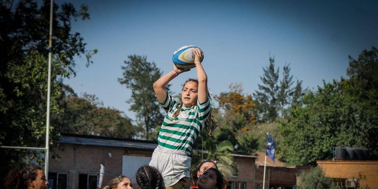 Rugby: la joven cipoleña que junta fondos para poder jugar en la selección