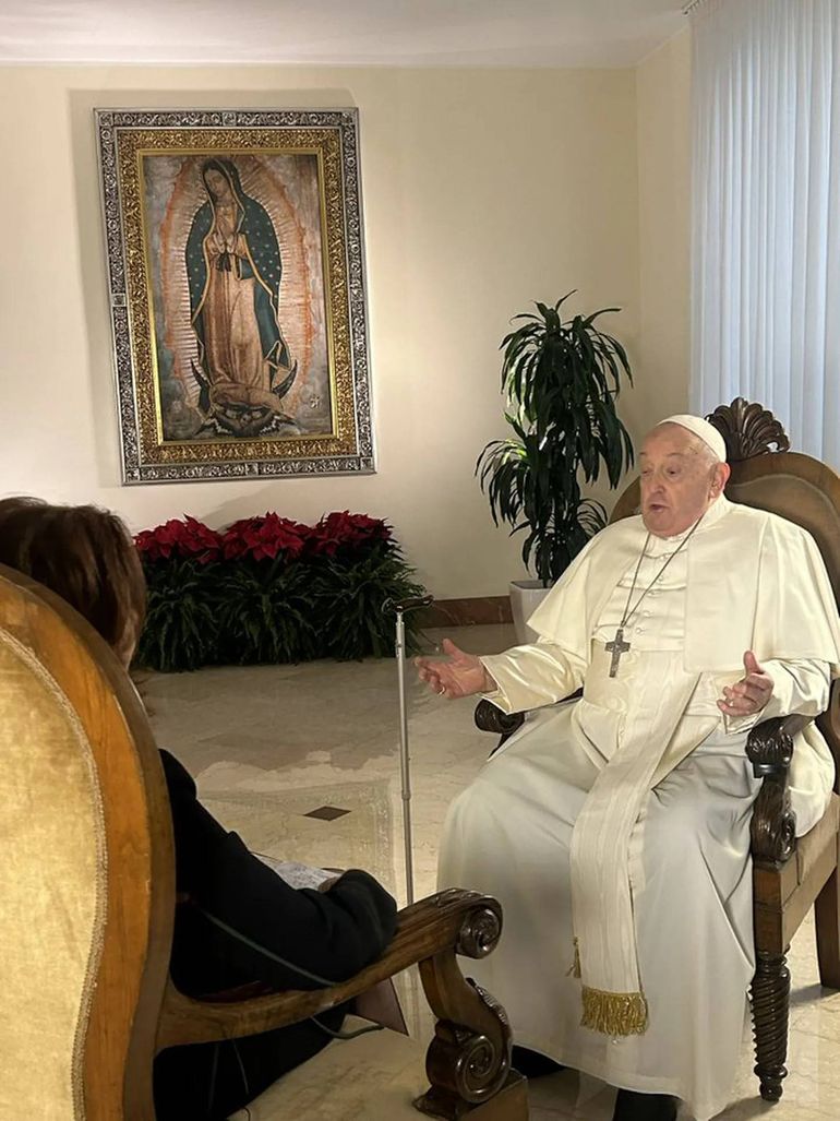 El Papa Francisco tuvo algunos problemas de salud y fue hospitalizado. Foto: X @valealazraki.
