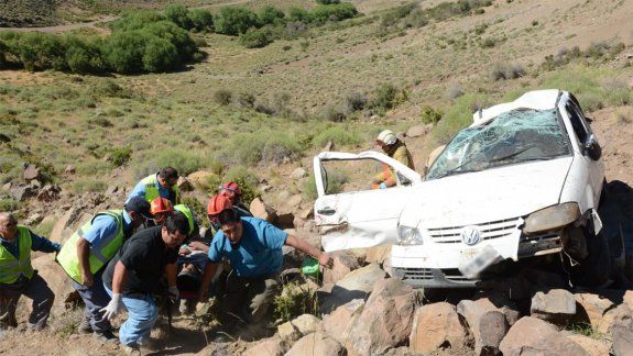 Cayeron por un barranco cuando volvían de una fiesta: un muerto 