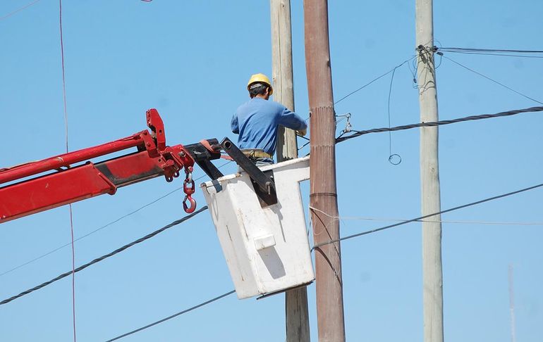 Empiezan la regularización del servicio eléctrico en Bicentenario