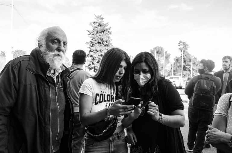 Eduardo París junto a su hija Septiembre y su sobrina Nadia. 