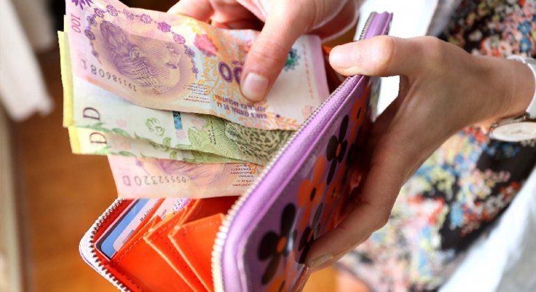 Estatales rionegrinos cobrarán sus salarios entre el 3 y 7 de mayo