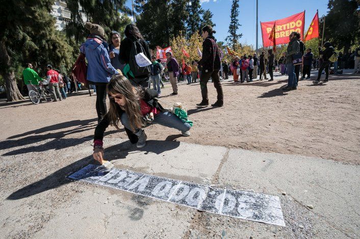 Así se vivió en Cipolletti la marcha por el Día de la Memoria
