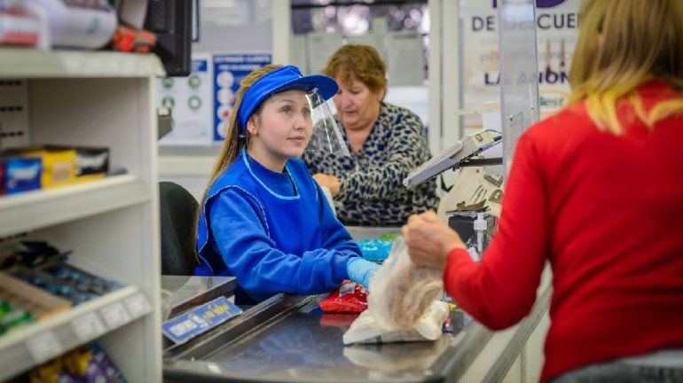 Río Negro habilitará comercios tres días por semana en 28 ciudades