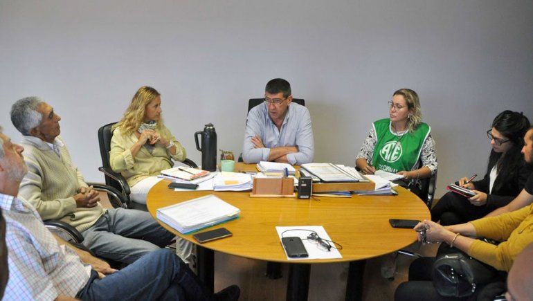 El intendente Di Tella y los gremios se pusieron de acuerdo por los salarios. De a poco