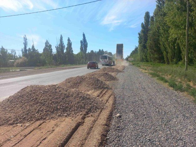 El mantenimiento de banquinas en la Ruta 22. Una acción esporádica