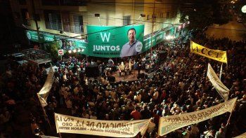con una multitud, juntos inauguro su local partidario en cipo