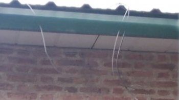 un hombre que cortaba cables del techo de una escuela fue detenido 