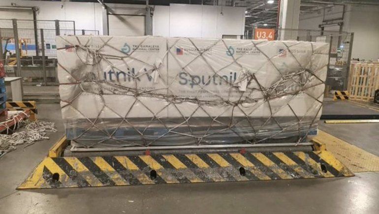 Aterrizó en Moscú el vuelo de Aerolíneas que traerá 300 mil dosis de la vacuna