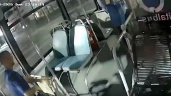 Luego de la difusión de los videos, la empresa determinó el despido inmediato e irrevocable del chofer. | LMCipolletti.com Luego de la difusión de los videos, la empresa determinó el despido inmediato e irrevocable del chofer.