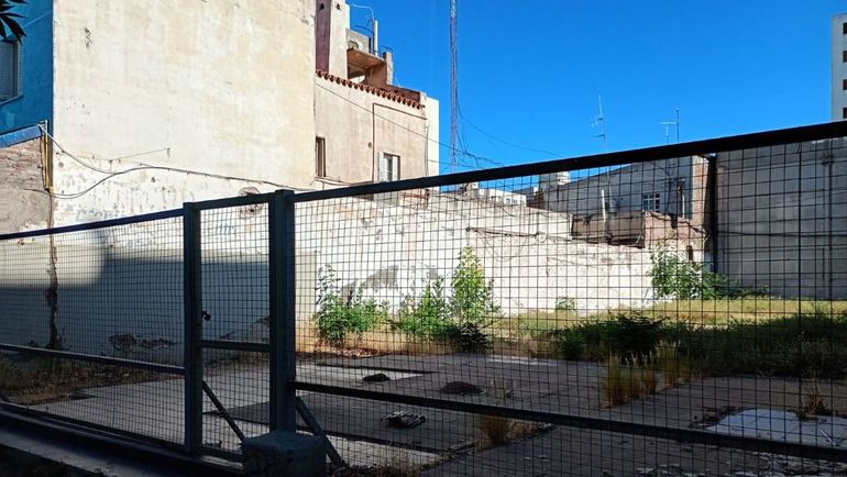 El baldío aledaño a la Comisaría 4ta, por donde sospechan que escaparon los presos el miércoles por la tarde. El baldío aledaño a la Comisaría 4ta, por donde sospechan que escaparon los presos el miércoles por la tarde.