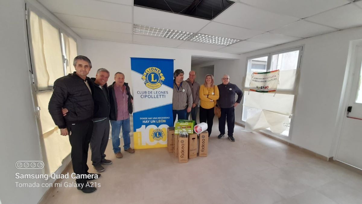 El Club de Leones hizo una donación para la sede de Apasido