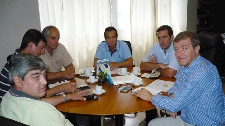Tortoriello habló con dirigentes frutícolas sobre los planteos más urgentes.