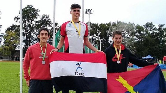 La sonrisa imborrable de Ruiz en el segundo lugar del podio nacional.