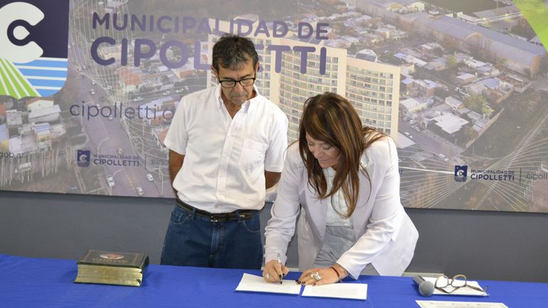 Este martes, juró Héctor Sepúlveda como nuevo concejal de Cipolletti. Este martes, juró Héctor Sepúlveda como nuevo concejal de Cipolletti.