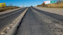La destrucción de las rutas nacionales causa accidentes fatales e impacta en la economía.