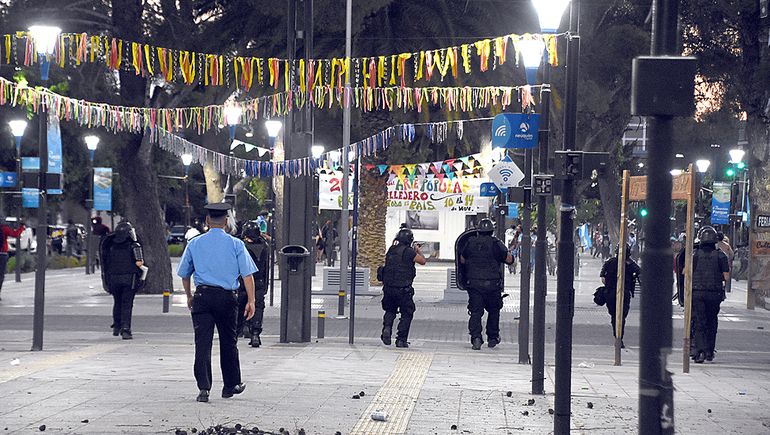 ¿Por qué empezaron los incidentes en Neuquén? La versión de la Policía