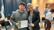 El gobierno de Río Negro entregó becas a estudiantes terciarios y universitarios.