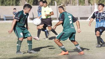 Domingo de fútbol en la Liga Deportiva Confluencia.