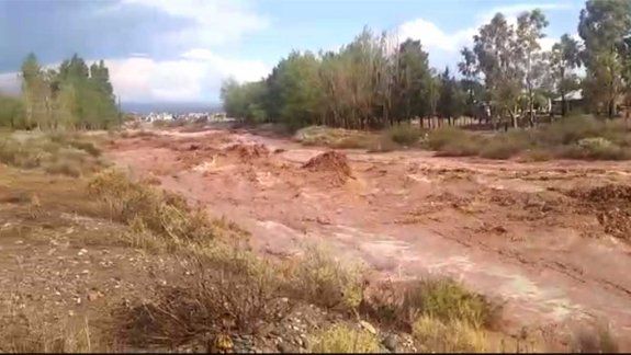 Cortan hasta el mediodía la Ruta 237 por un desborde en El Chocón