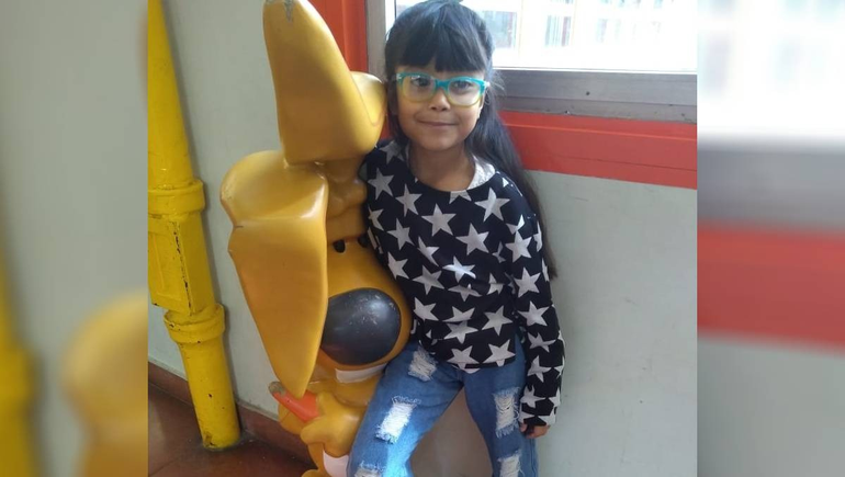 La nena que tiene un solo pulmón, a su mamá con cáncer y necesita ayuda urgente
