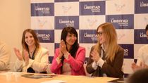 Aplausos y alegría en la presentación de Villaverde junto a Lemoine y Ponce. Foto María Isabel Sánchez.