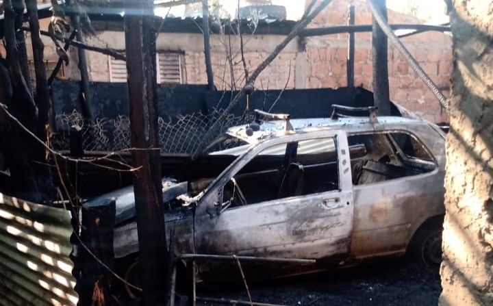 Se les quemó la casa y colectan fondos para reconstruirla