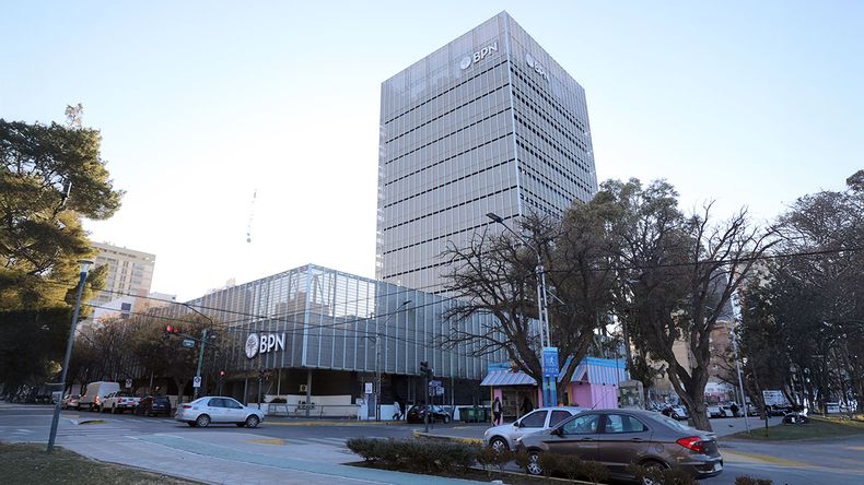 Estatales de Neuquén cobran sueldos de enero con aumento: cuál es la fecha de pago