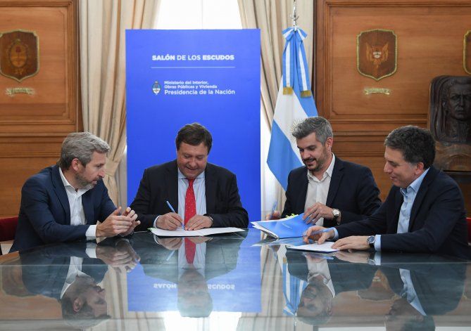 Weretineck firmó la compensación de deuda que tenía la provincia con el Tesoro Nacional a cambio del bono del Consenso Fiscal.
