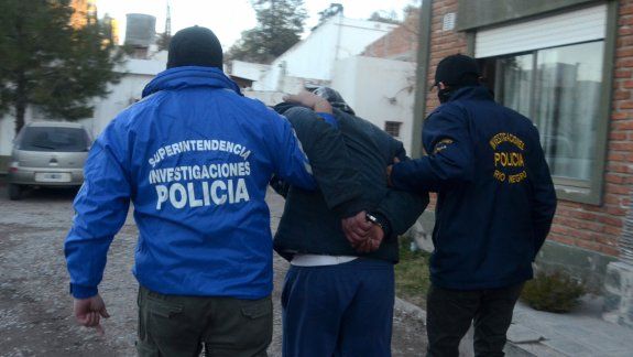 El prófugo atrapado habría participado en dos asaltos en Cipolletti.