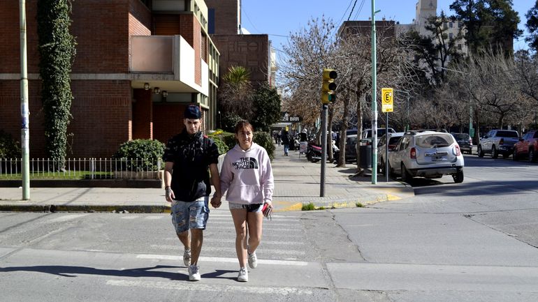 Aunque la ciudad se encuentra avanzando en el pintado de nuevas sendas peatonales, restan otros sectores de alta circulación.