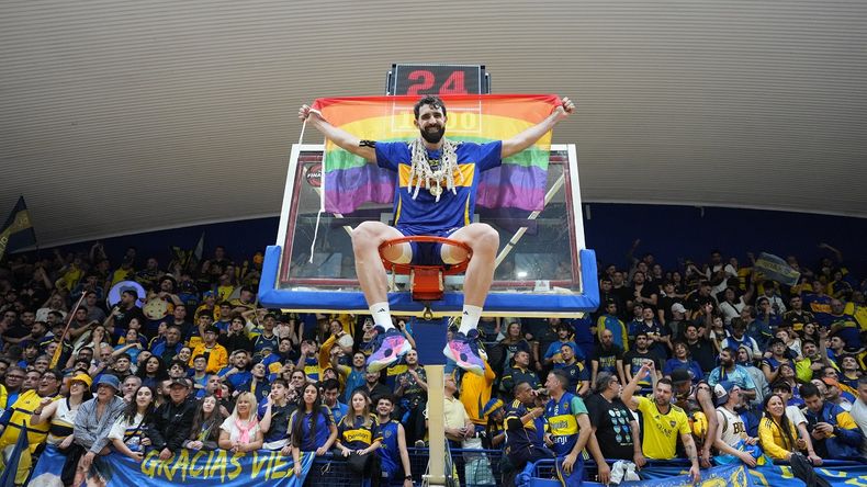Sebastián Vega, el bicampeón con Boca que festejó con la bandera del orgullo