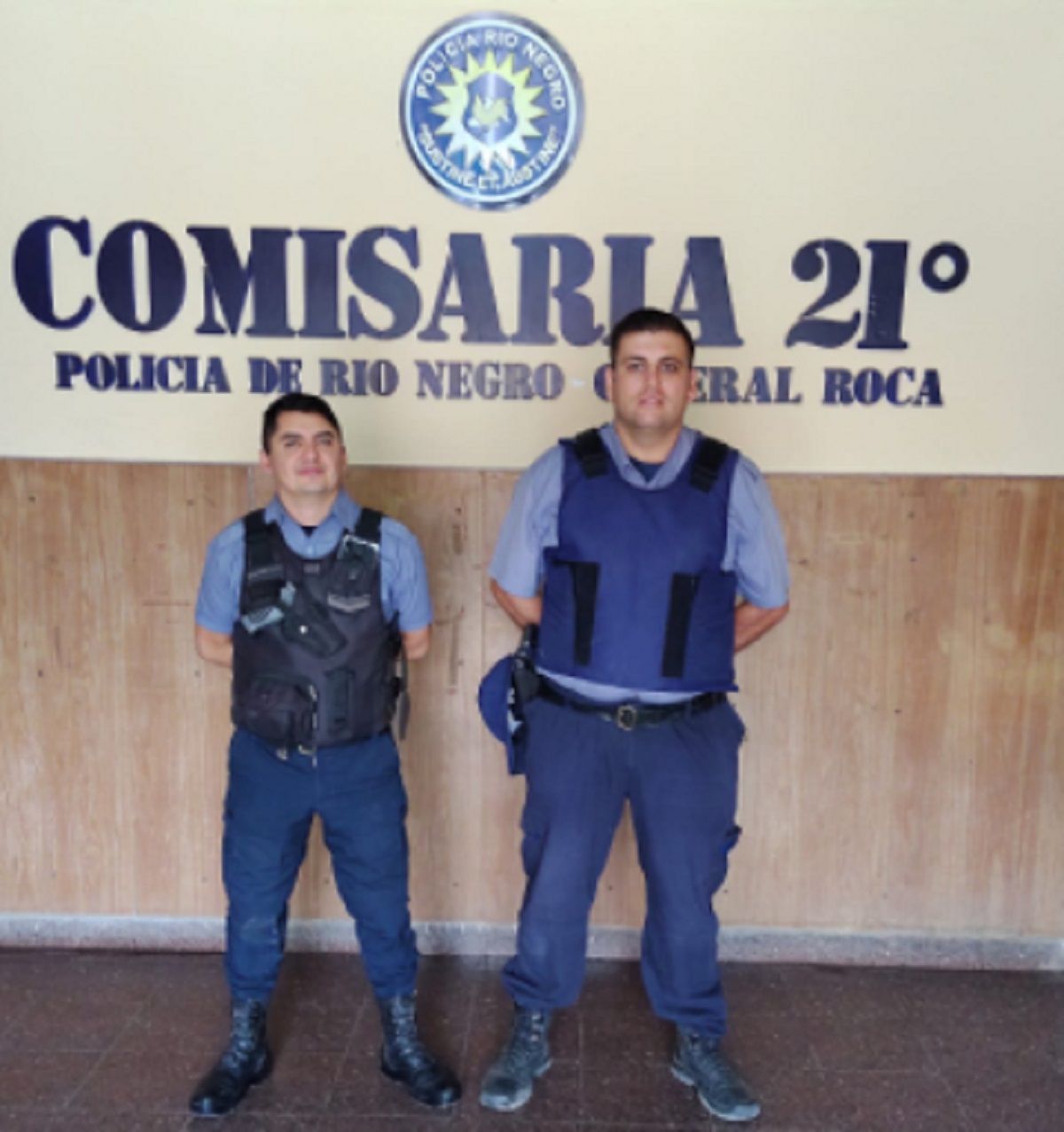 Policías salvaron la vida a un hombre con maniobras de RCP.