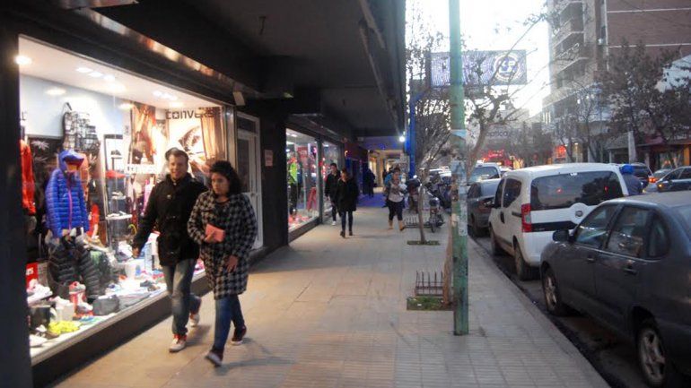 El comercio local levantó un poco en comparación con lo pésimo de los primeros meses del año. Pero no logró impedir que cayeran las ventas en general.