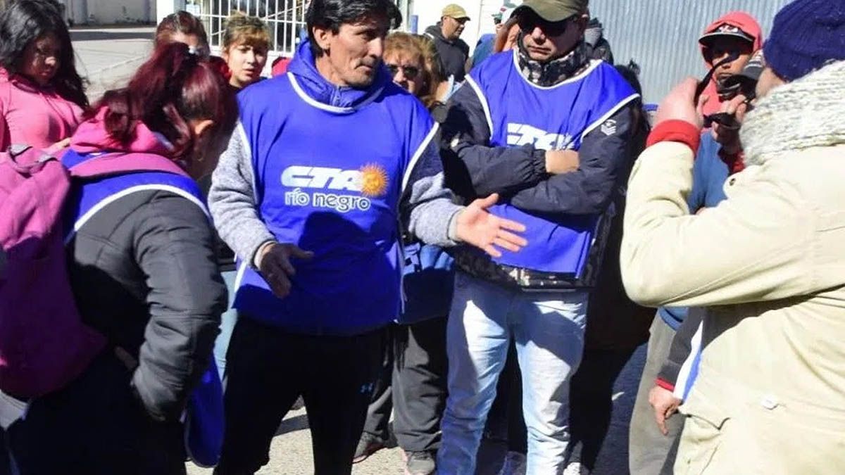 Piden la detenci&oacute;n de un militante social por los disturbios en la  municipalidad de Roca