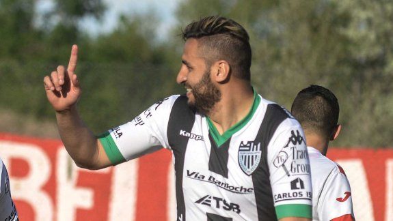 El 9 de Cipo, Piñero da Silva, es clave: hace y cede goles.