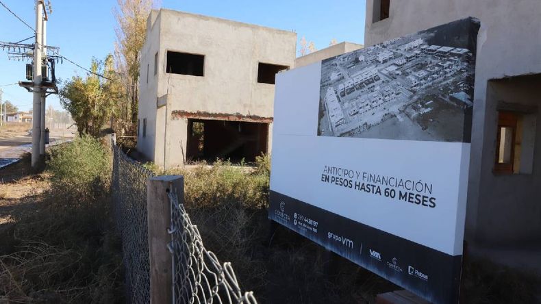 En 2023 se tendría que haber entregado vivo Confluencia en una etapa. Muchos siguieron pagando. | LMCipolletti.com En 2023 se tendría que haber entregado vivo Confluencia en una etapa. Muchos siguieron pagando.