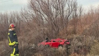 El vuelco fatal dejó a una mujer sin vida. Foto gentileza 7 en Punto.