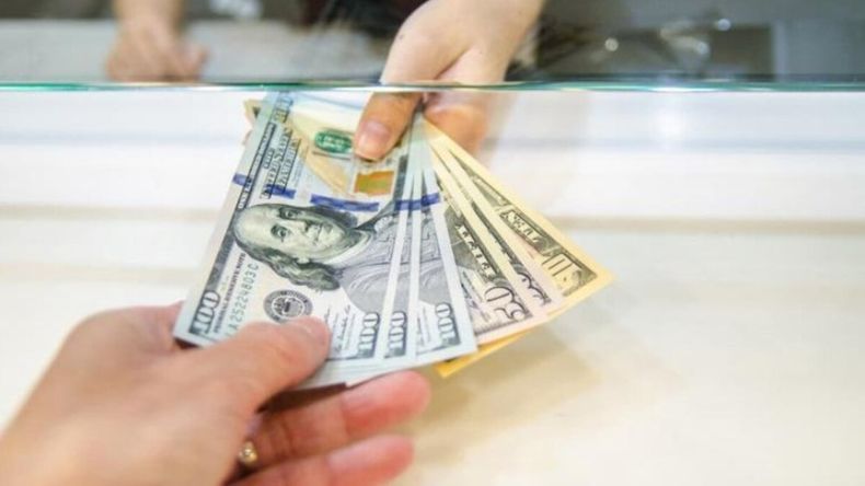 Durante cuatro días no habrá bancos y ni venta de dólares: cuándo será