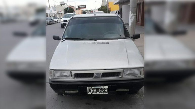 Robaron otro auto en pleno centro de la ciudad y lo buscan a través de Facebook