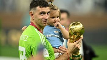 El Dibu Martínez sorprendió con el estado de su tele.