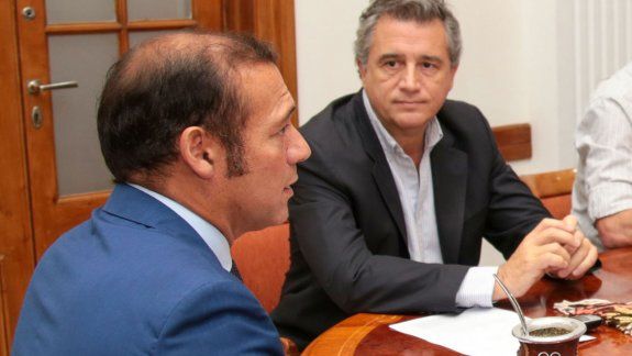 El ministro Etchevehere inició su recorrida en Neuquén y llegó a Roca.