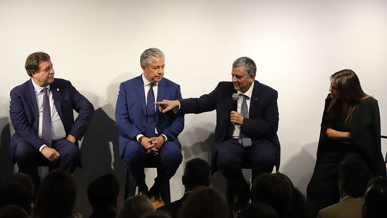 Del acto también participaron el gobernador de Neuquén, Rolando Figueroa; el CEO de YPF, Horacio Marín y la Ministra de Capital Humano, Sandra Petovello.