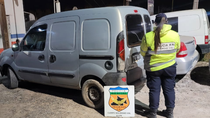 Una camioneta con pedido vigente de secuestro, fue identificada en un control policial en Allen.