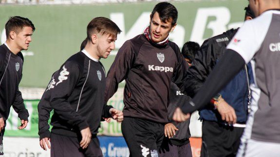Jonathan Morales, uno de los foráneos con contrato vigente, sigue y ya se presentó a entrenar en La Visera.