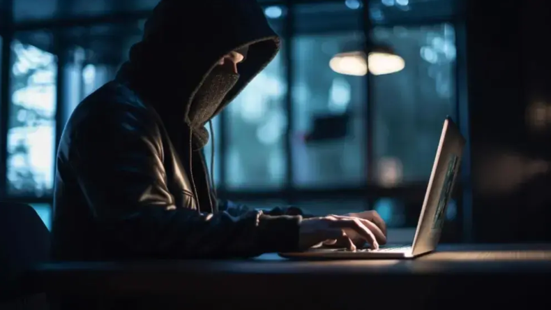 Cayó una banda de estafadores: robaron $600 millones con un falso virus enviado por mail