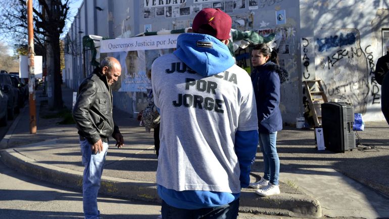 Hay cuatro policías acusados por la muerte de Jorge Gatica en la Comisaría 45.