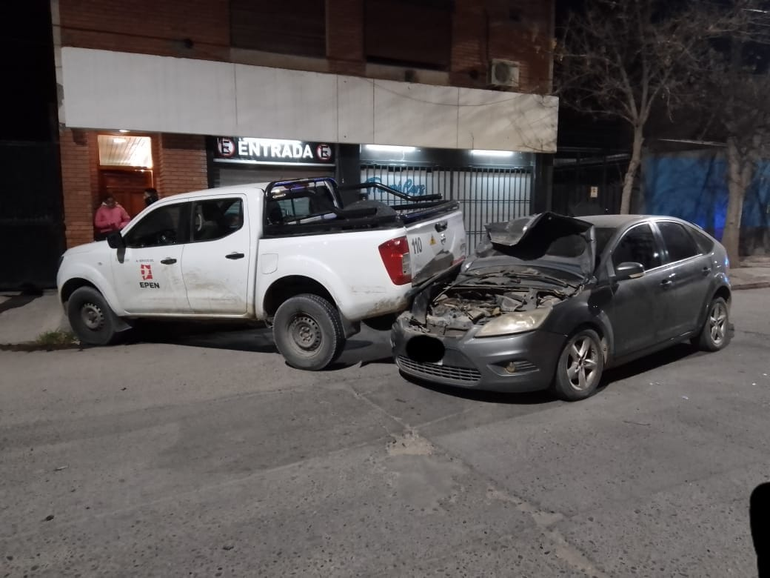 Chocó camioneta estacionada en La Esmeralda y se negó al control de alcoholemia