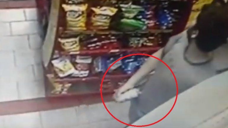 Robó una lata de cerveza en un autoservicio y quedó escrachado por las cámaras 