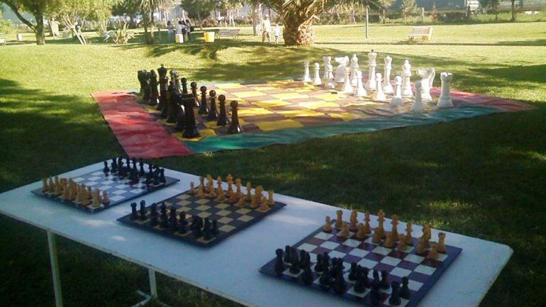 El ajedrez convoca a cientos de estudiantes en Cipolletti. 